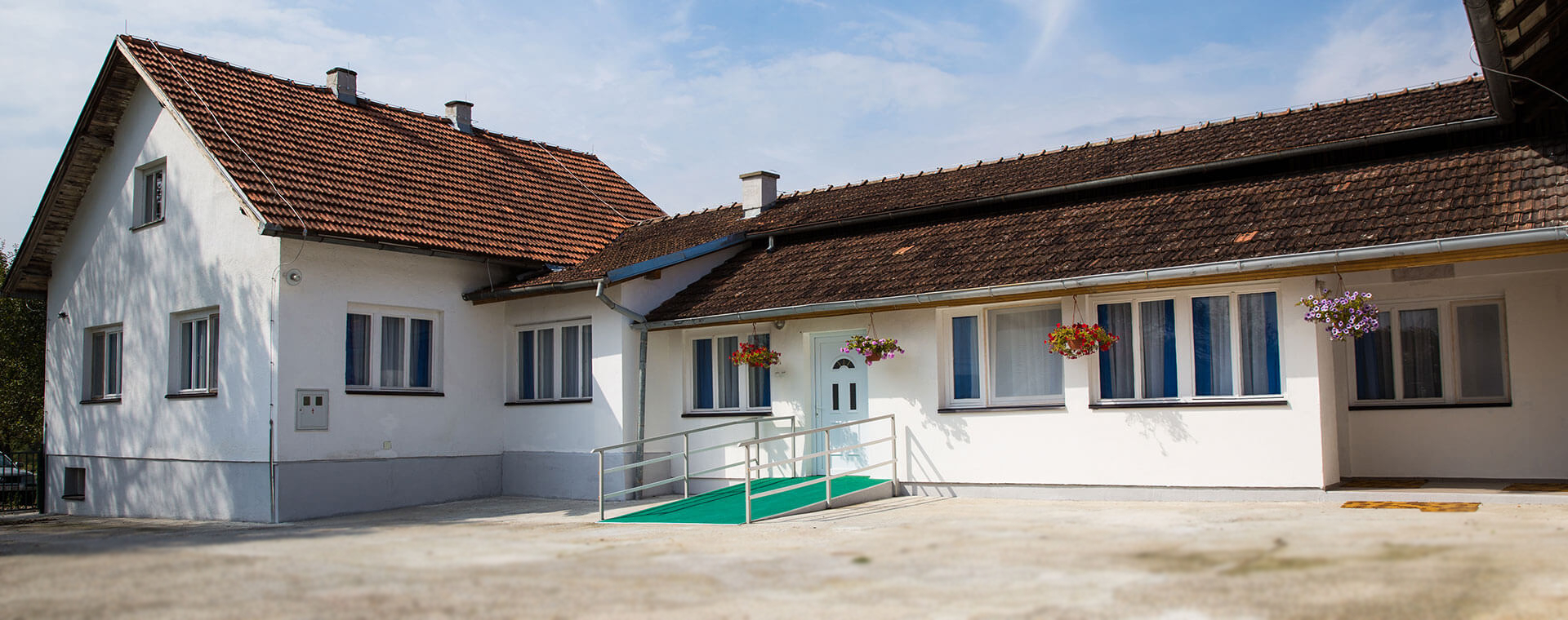 Osmijeh Dvor Dom Za Starije I Nemocne Smjestaj Njega Skrb